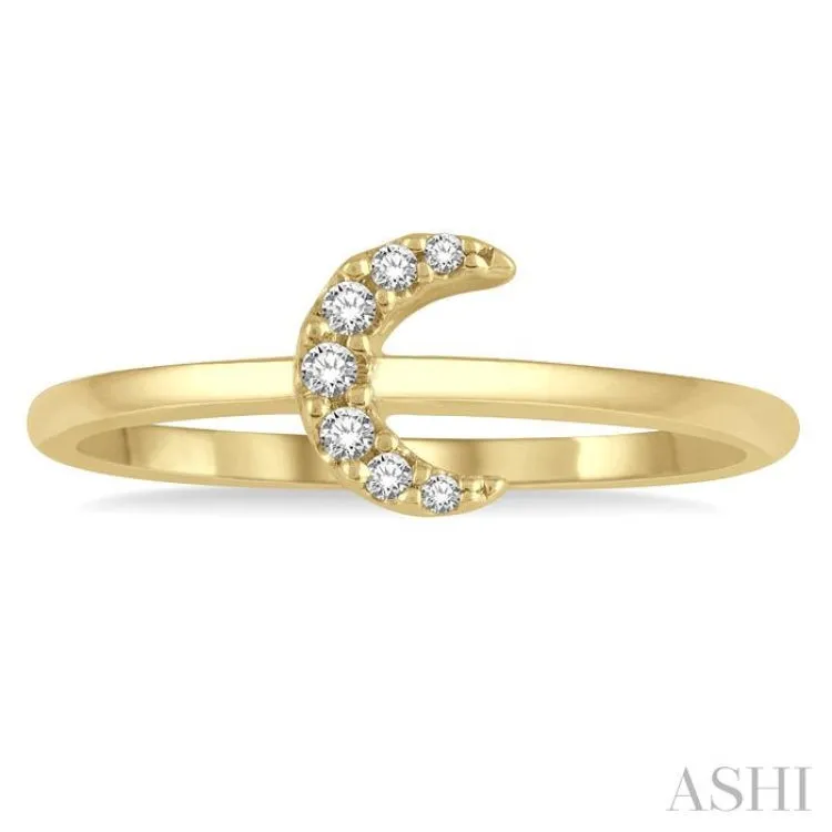 1/20 Ctw Crescent Round Cut Diamond Petite Fashion Ring in 14K Yellow Gold