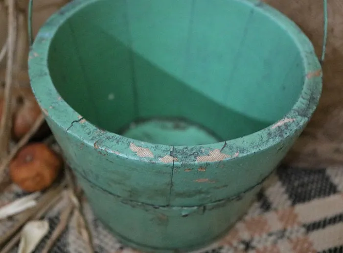 Berry Bucket Green Paint with Autumn Flavor