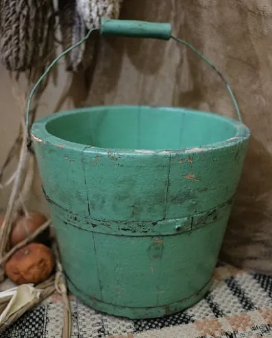 Berry Bucket Green Paint with Autumn Flavor