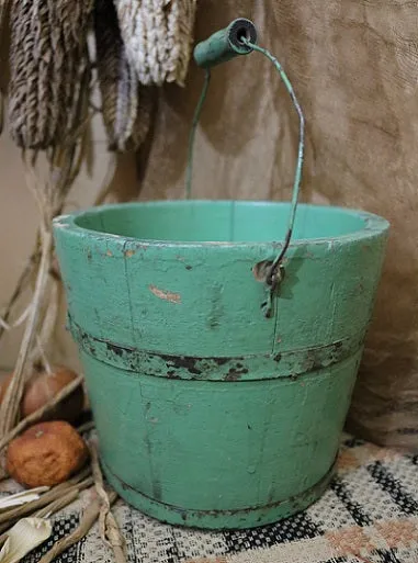 Berry Bucket Green Paint with Autumn Flavor