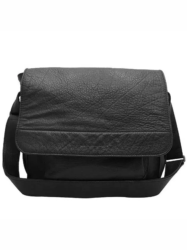 black crossbody bag