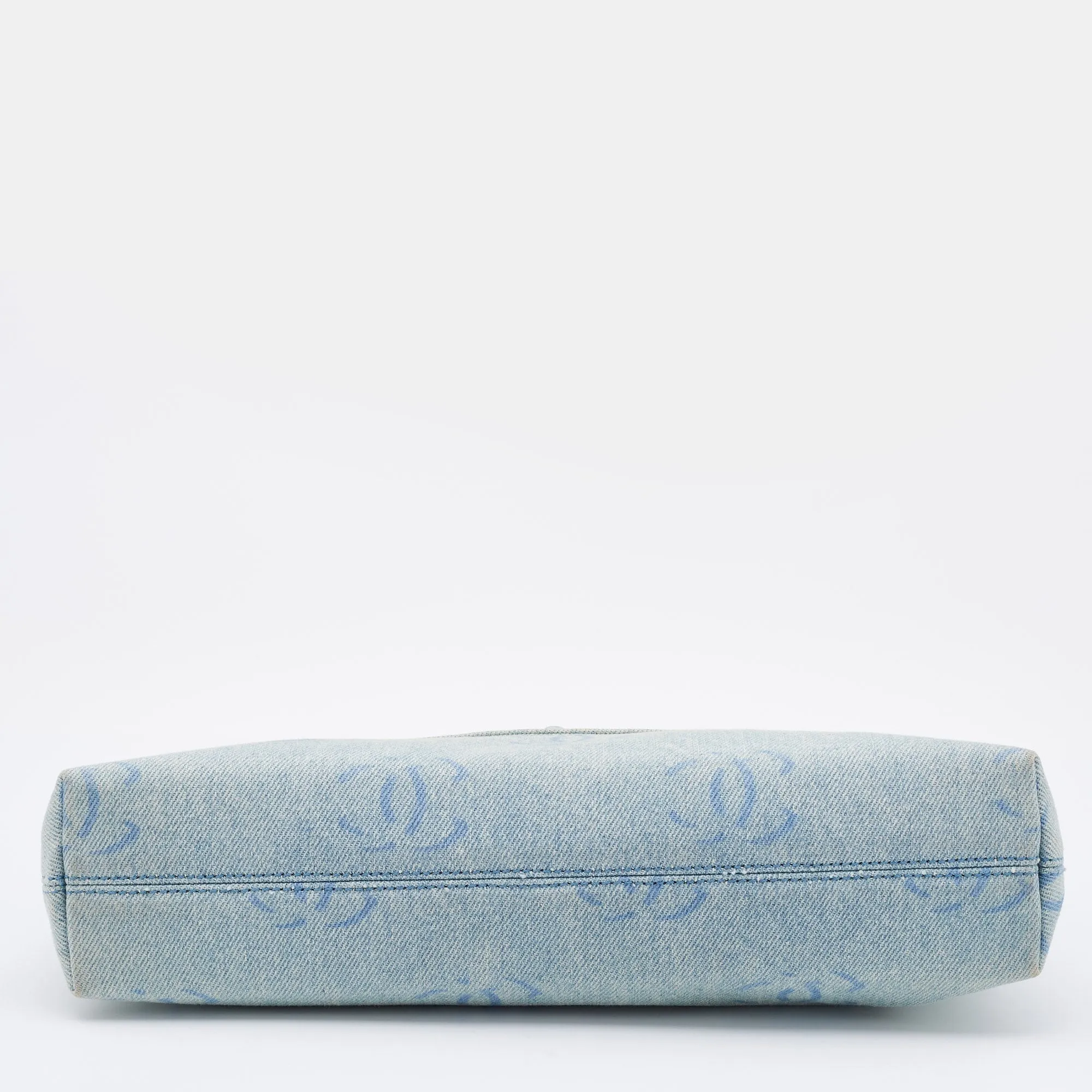 CHANEL Blue CC Signature Denim Vintage Clutch