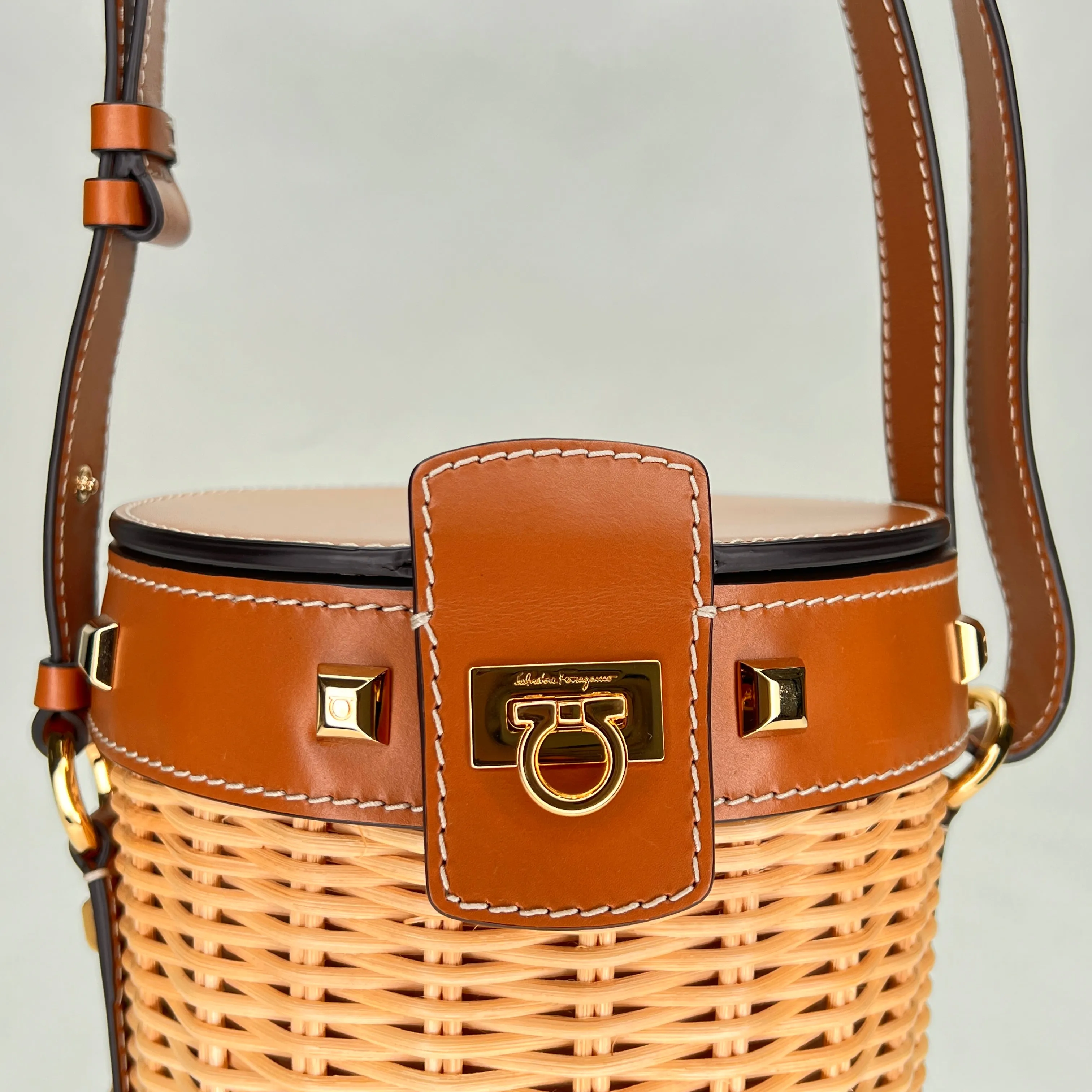 Gancini Brown Bucket Bag in Raffia, Gold hardware