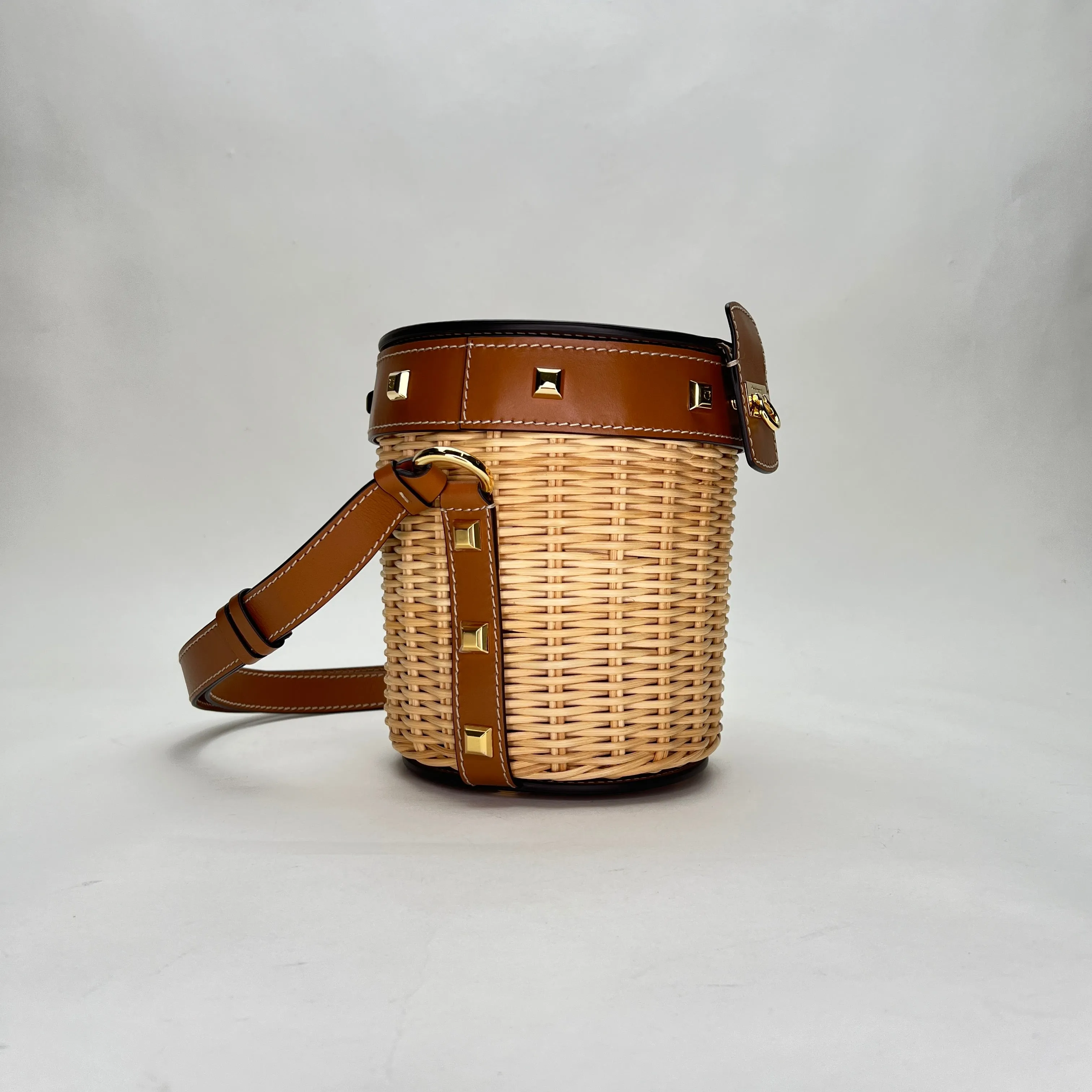 Gancini Brown Bucket Bag in Raffia, Gold hardware