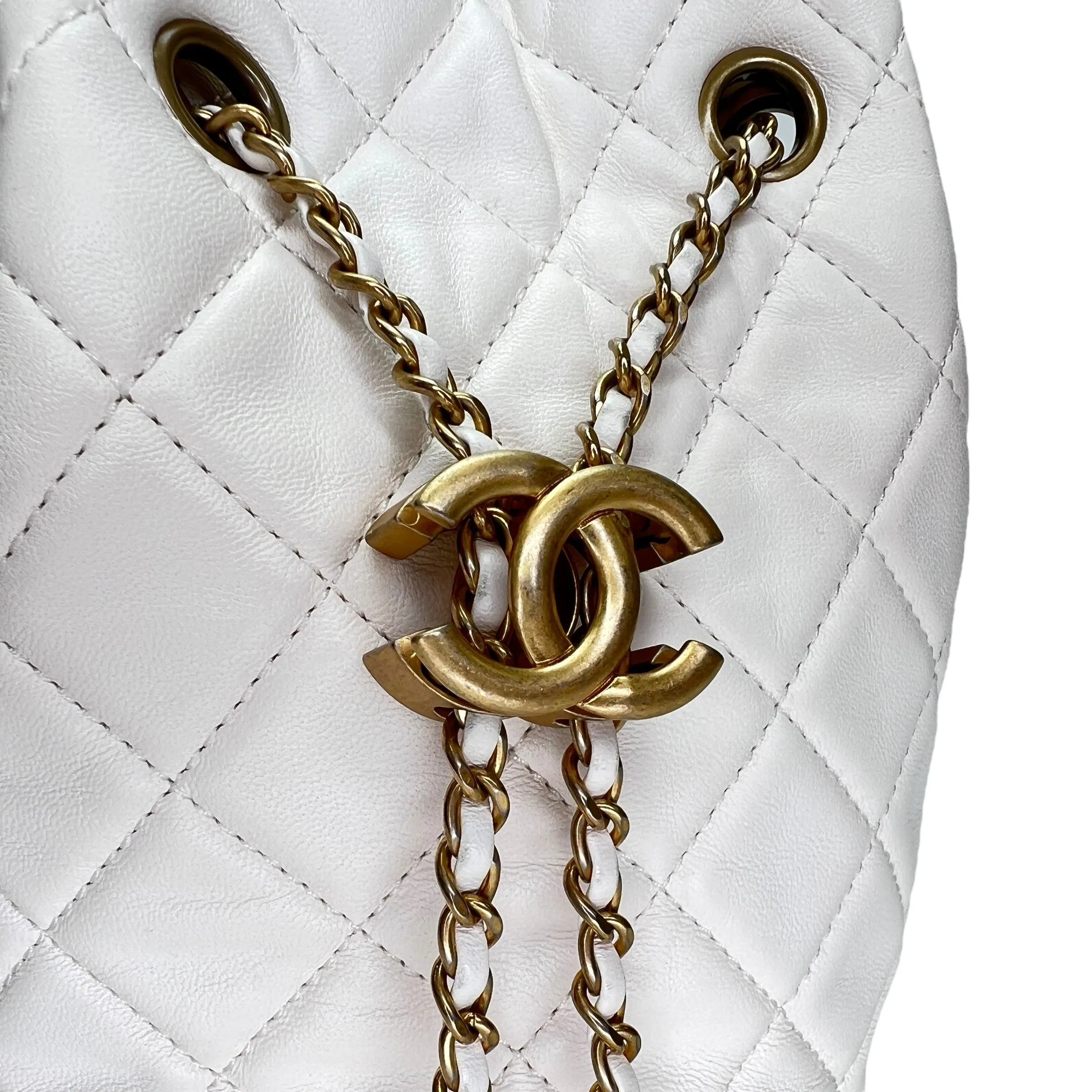 Quilted Pearl Crush Bucket Bag  White in Lambskin , Gold Hardware