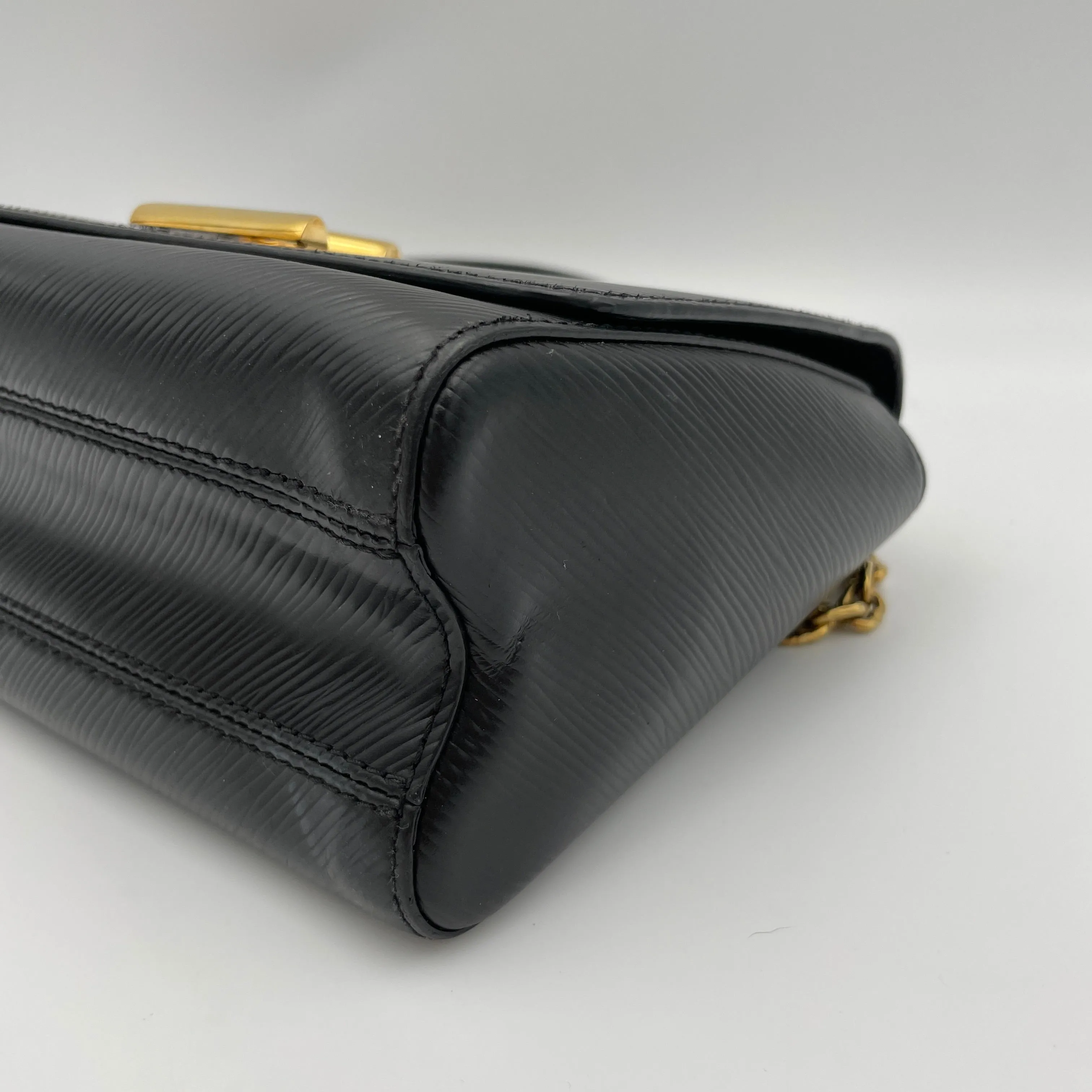 Twist MM Black Crossbody Bag in Epi Leather, Gold hardware